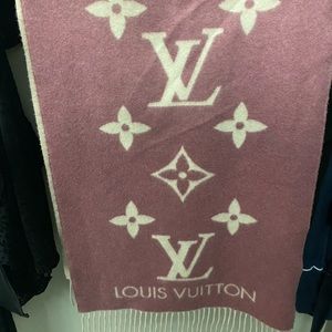Authentic Louis Vuitton pink/rose and cream cashmere scarf exactly 12 months old